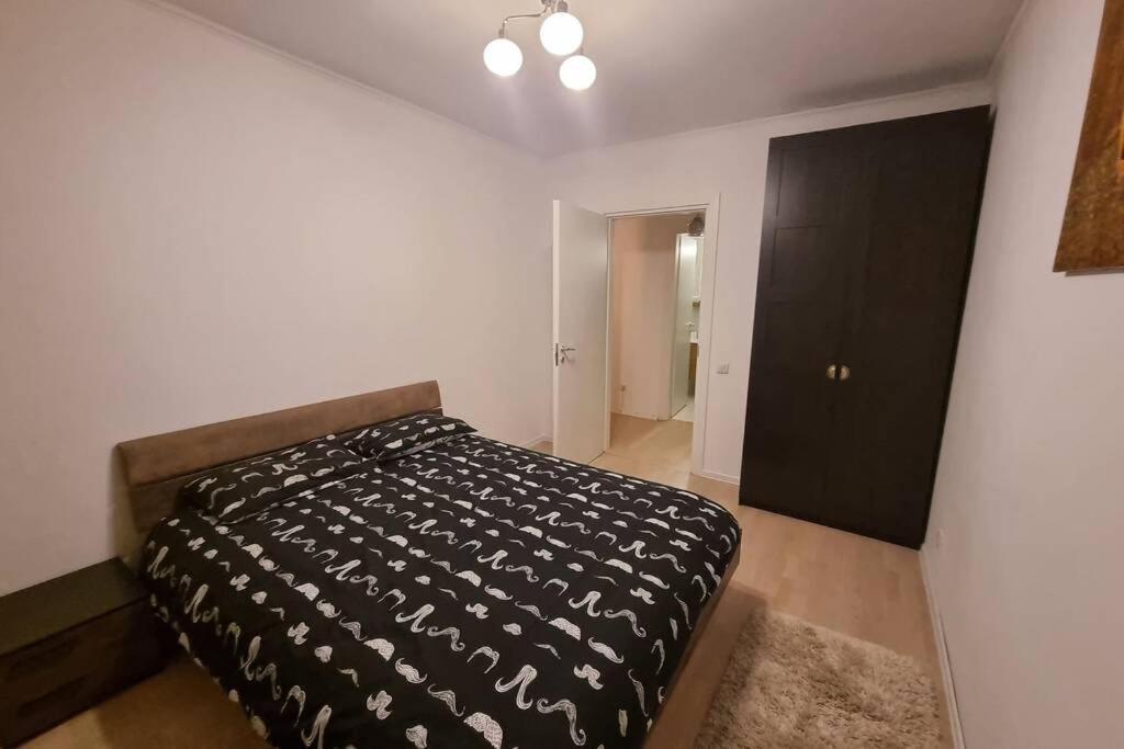 Park Residence 5, 2 Bedroom Apartment Bukarest Kültér fotó