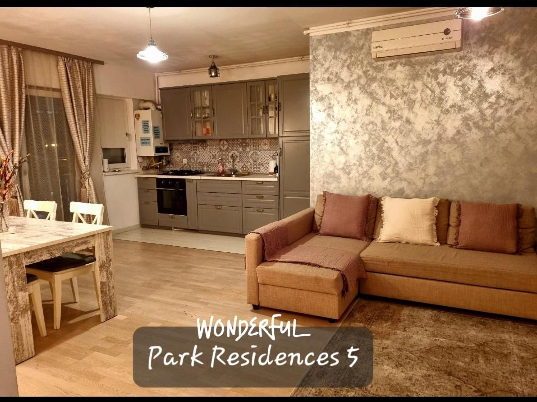 Park Residence 5, 2 Bedroom Apartment Bukarest Kültér fotó